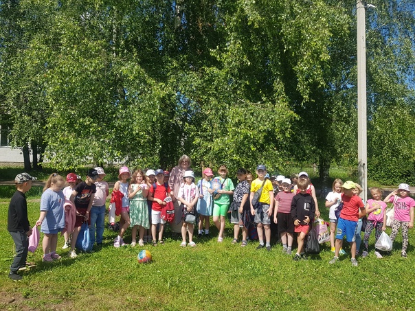 День здоровья в школьном летнем лагере.